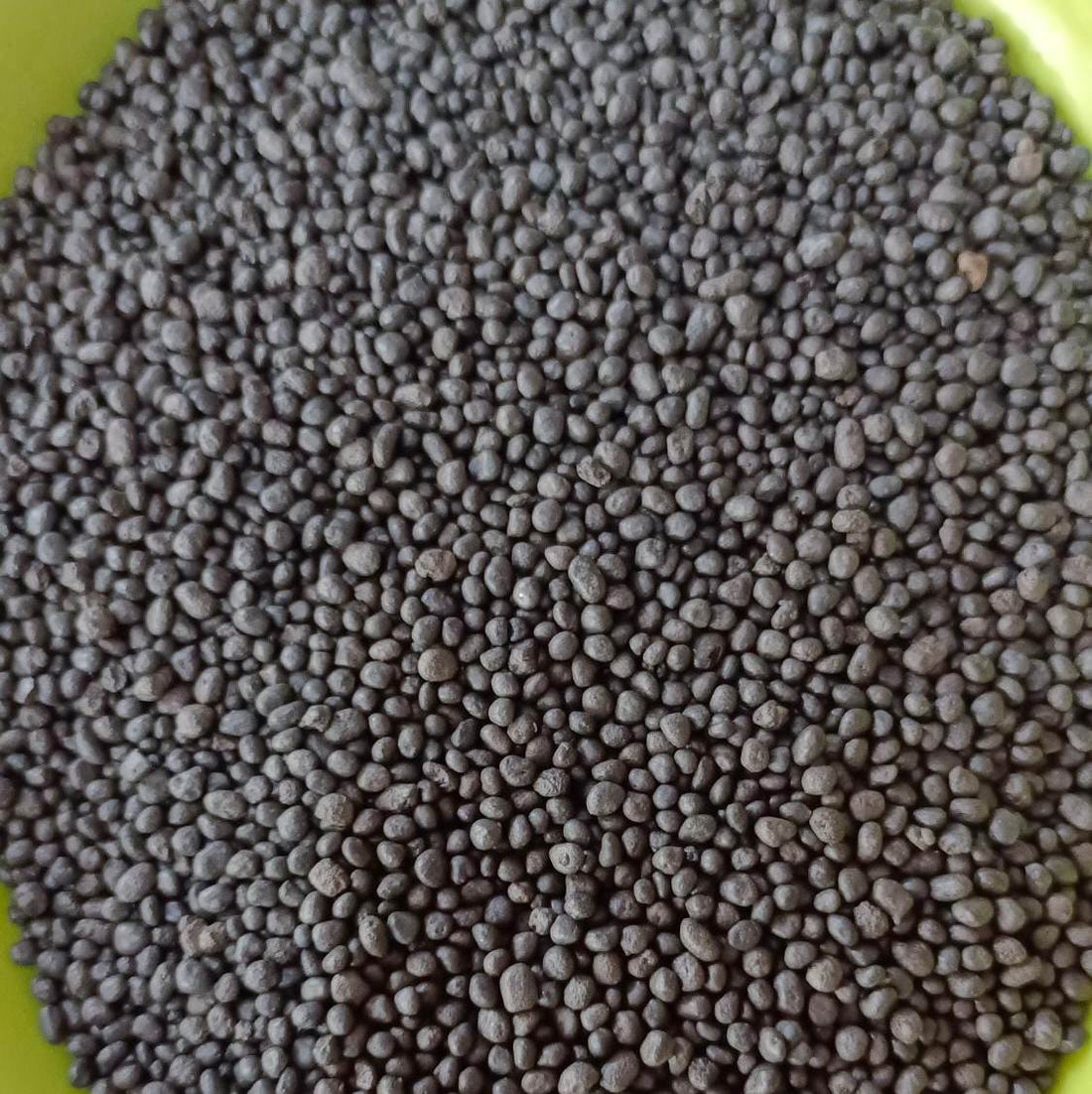 Aquarium Black Soil for Fish Tank Live Plants Black Gravel 900 gram/pack