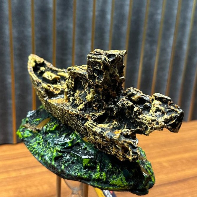 Vintage Broken Shipwreck Aquarium Decoration – Realistic Resin Ornament